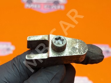 Кронштейн крепления форсунок MERCEDES-BENZ Sprinter W901-905 (1995 - 2006) &mdash; Разборка Мерседес