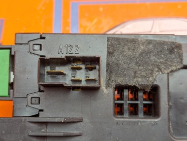 Блок предохранителей MERCEDES-BENZ V-класс W638/W639 (1996 - 2003) V 220 2.1 D AT (122 л.с.) &mdash; Разборка Мерседес