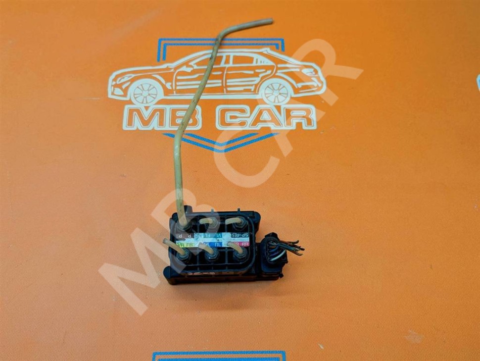 Блок клапанов пневмоподвески MERCEDES-BENZ M-класс W164 (2005 - 2008) фото 1 — Разборка Мерседес