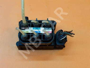 Блок клапанов пневмоподвески MERCEDES-BENZ M-класс W164 (2005 - 2008) — Разборка Мерседес