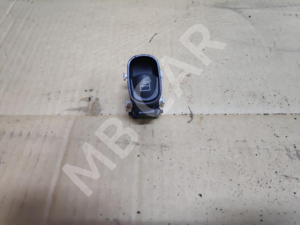 Кнопка стеклоподъемников MERCEDES-BENZ CLK-класс C209/W209 (2002 - 2005) фото 1 — Разборка Мерседес