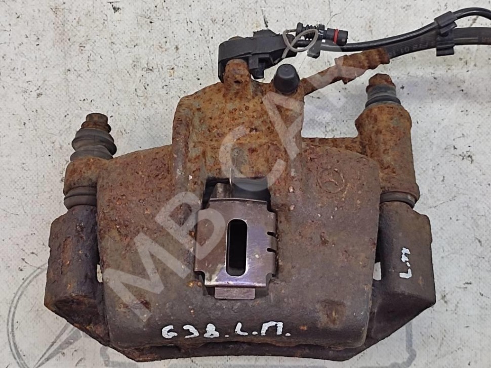 Суппорт передний левый MERCEDES-BENZ Vito W638 (1996 - 2003) фото 1 &mdash; Разборка Мерседес