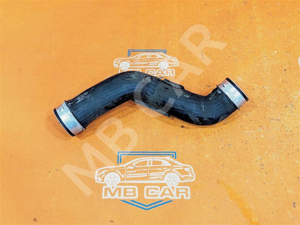 Патрубок интеркулера MERCEDES-BENZ C-класс W203/S203/CL203 рестайлинг (2004 - 2008) фото 1 &mdash; Разборка Мерседес