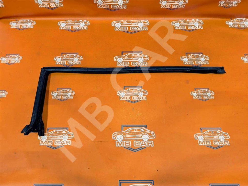 Уплотнитель стекла двери MERCEDES-BENZ CLK-класс C208/A208 рестайлинг (1999 - 2003) фото 1 &mdash; Разборка Мерседес