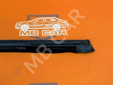 Уплотнитель стекла двери MERCEDES-BENZ CLK-класс C208/W208 рестайлинг (1999 - 2003) — Разборка Мерседес