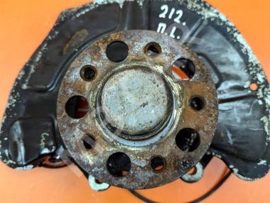 Кулак поворотный передний левый MERCEDES-BENZ E-класс W212/S212/C207/A207 (2009 - 2013) — Разборка Мерседес