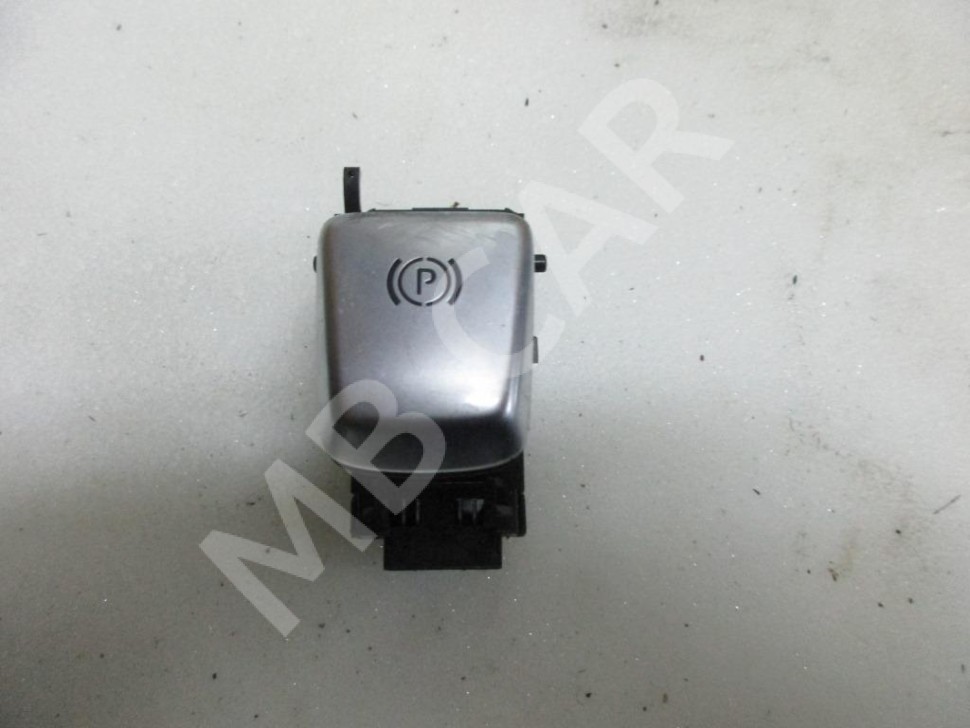 Кнопка ручника MERCEDES-BENZ C-класс W205/S205/C205/A205 (2014 - 2018) фото 1 — Разборка Мерседес