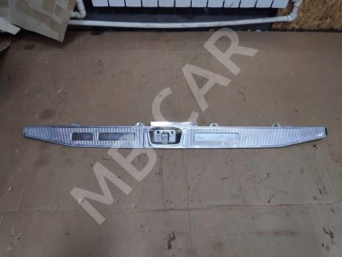 Накладка замка багажника MERCEDES-BENZ E-класс W124/S124/C124/A124 (1984 - 1997) — Разборка Мерседес