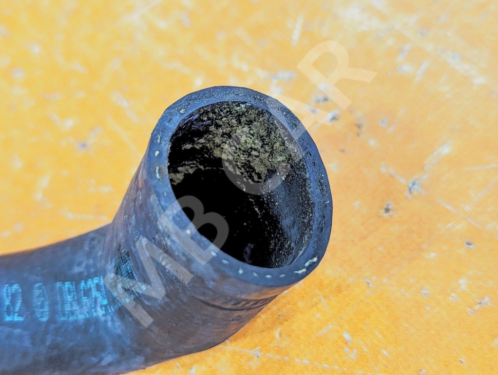 Патрубок радиатора MERCEDES-BENZ A-класс W168 рестайлинг (2001 - 2004) фото 1 — Разборка Мерседес