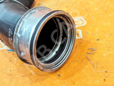 Патрубок интеркулера MERCEDES-BENZ E-класс W211/S211 (2002 - 2006) — Разборка Мерседес