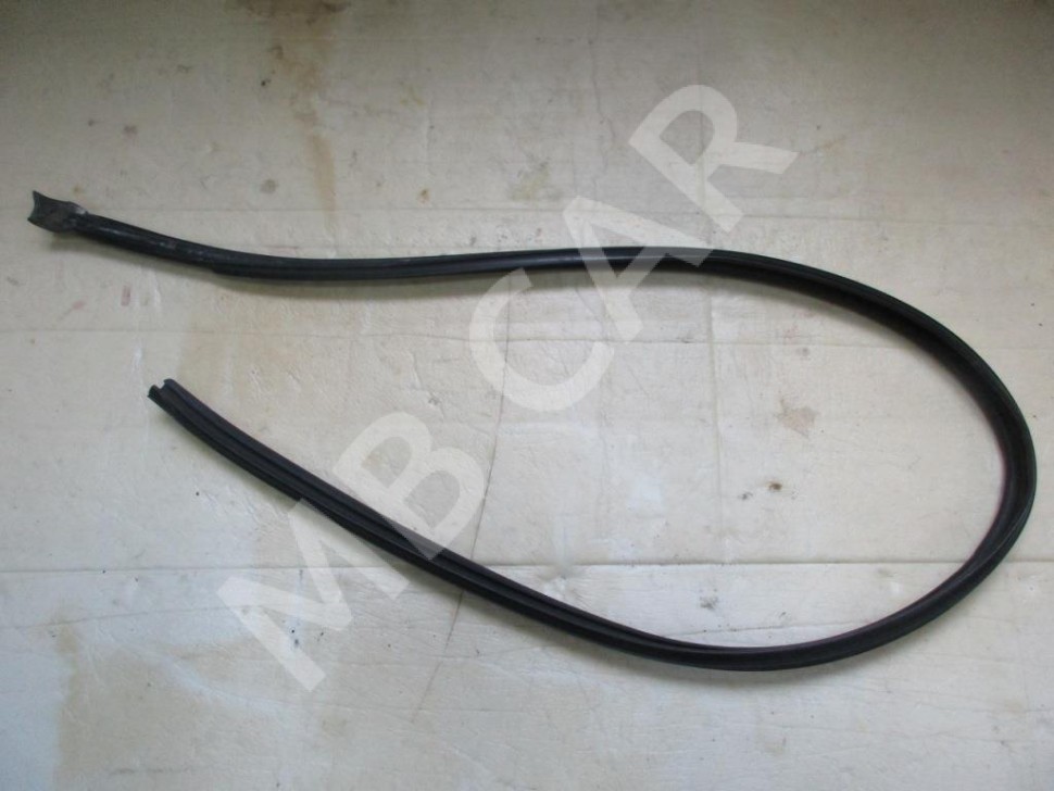 Уплотнитель стекла двери MERCEDES-BENZ CLK-класс C209/W209 (2002 - 2005) фото 1 — Разборка Мерседес