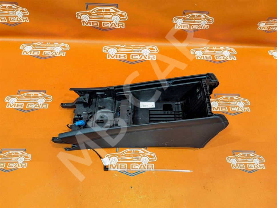 Подлокотник MERCEDES-BENZ C-класс AMG W205/S205/C205/A205 (2014 - 2018) фото 1 — Разборка Мерседес