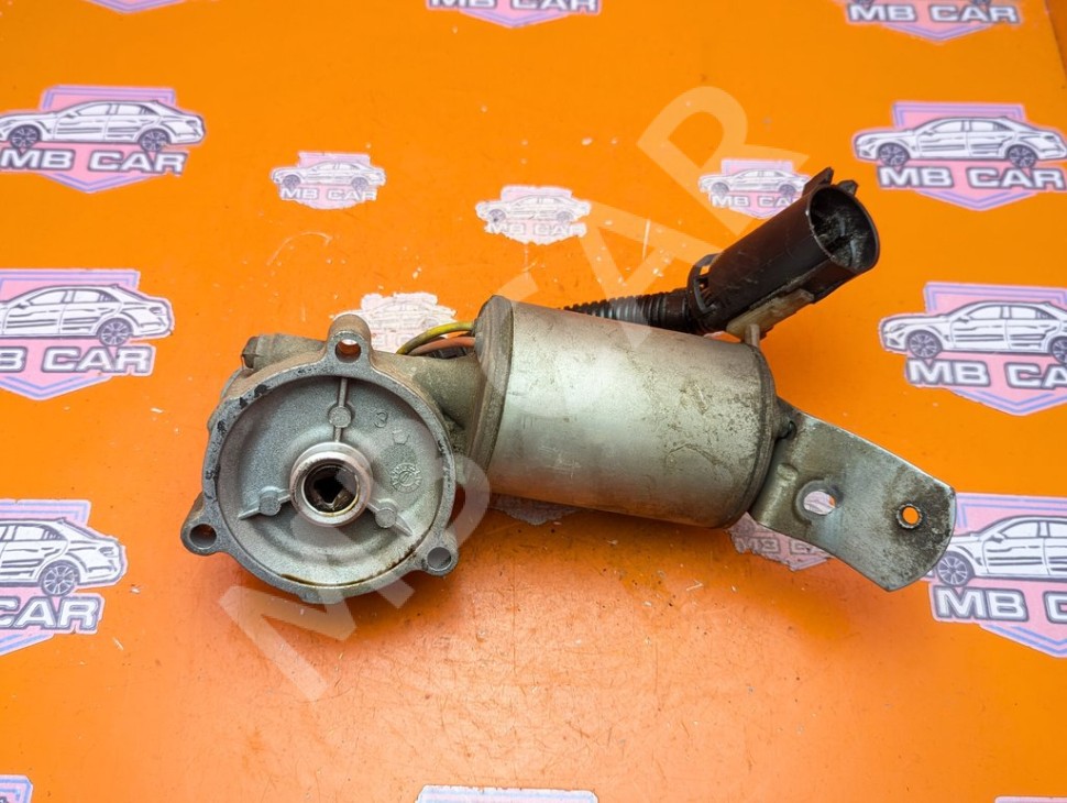 Моторчик раздаточной коробки MERCEDES-BENZ M-класс W163 (1997 - 2001) фото 1 &mdash; Разборка Мерседес