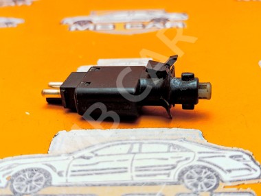 Выключатель стоп-сигнала MERCEDES-BENZ E-класс W124/S124/C124/A124 (1984 - 1997) — Разборка Мерседес