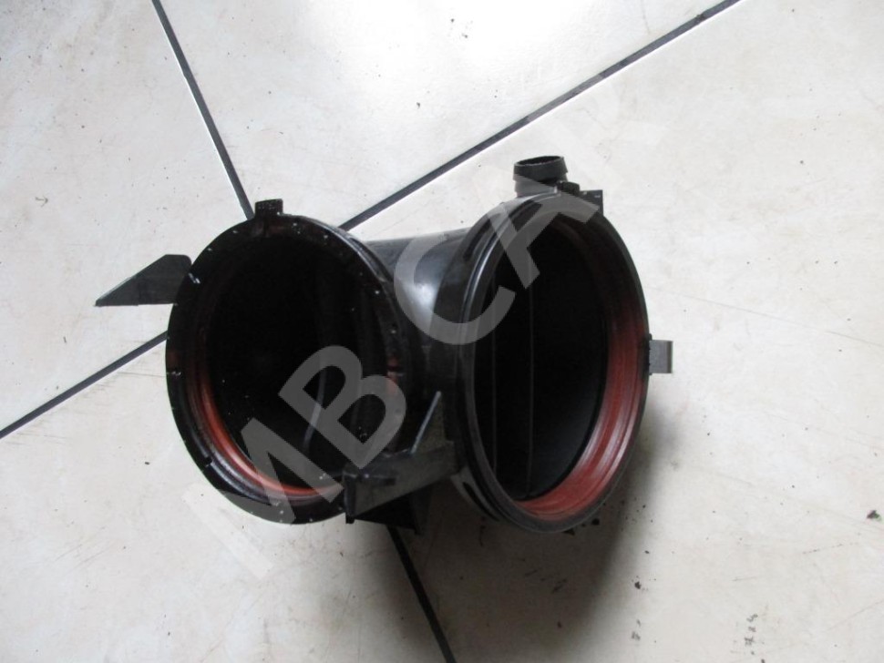 Патрубок воздушный MERCEDES-BENZ E-класс W212/S212/C207/A207 (2009 - 2013) фото 1 — Разборка Мерседес