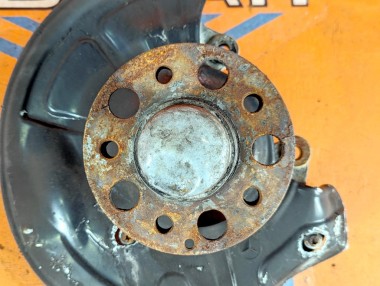 Кулак поворотный передний левый MERCEDES-BENZ E-класс W211/S211 (2002 - 2006) E 320 CDI 3.2 AT (204 л.с.) &mdash; Разборка Мерседес