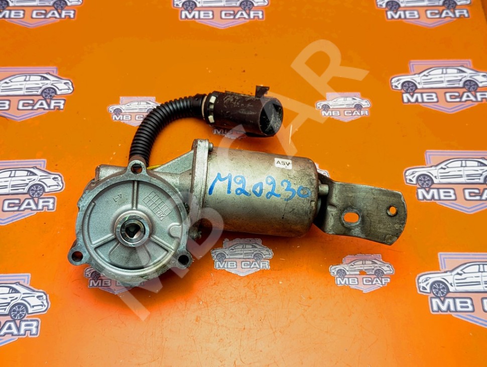 Моторчик раздаточной коробки MERCEDES-BENZ M-класс W163 (1997 - 2001) фото 1 — Разборка Мерседес
