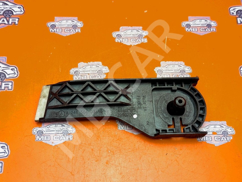 Кронштейн радиатора MERCEDES-BENZ CLA-класс C117/X117 (2013 - 2016) фото 1 &mdash; Разборка Мерседес