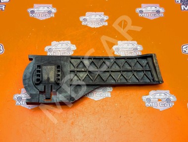 Кронштейн радиатора MERCEDES-BENZ CLA-класс C117/X117 (2013 - 2016) — Разборка Мерседес