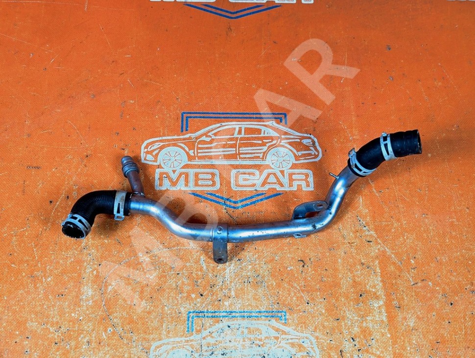 Трубка ОЖ MERCEDES-BENZ A-класс AMG W176 (2013 - 2015) фото 1 &mdash; Разборка Мерседес