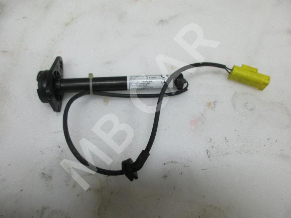 Пиропатрон капота MERCEDES-BENZ C-класс W205/S205/C205/A205 (2014 - 2018) фото 1 — Разборка Мерседес