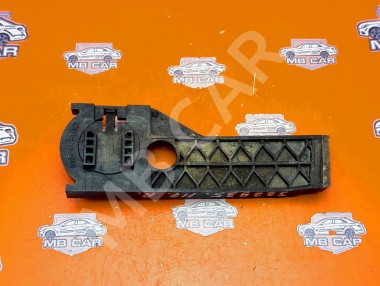 Кронштейн радиатора MERCEDES-BENZ CLA-класс C117/X117 (2013 - 2016) — Разборка Мерседес