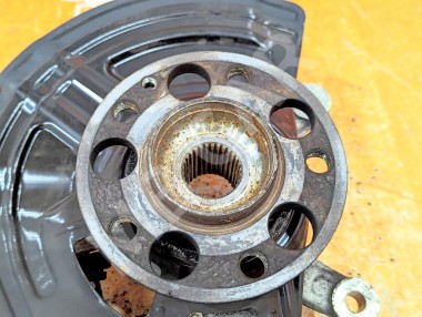 Кулак поворотный передний правый MERCEDES-BENZ A-класс W176 рестайлинг (2015 - 2018) — Разборка Мерседес