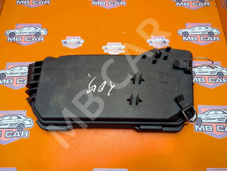 Крышка блока предохранителей MERCEDES-BENZ C-класс W204/S204 (2006 - 2011) фото 1 — Разборка Мерседес