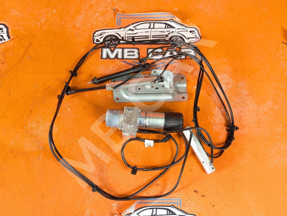 Насос крышки багажника MERCEDES-BENZ GL-класс X164 рестайлинг (2009 - 2012) фото 1 &mdash; Разборка Мерседес