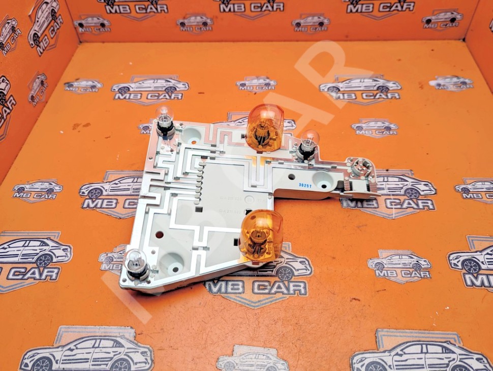 Плата заднего фонаря MERCEDES-BENZ E-класс W211/S211 (2002 - 2006) фото 1 — Разборка Мерседес
