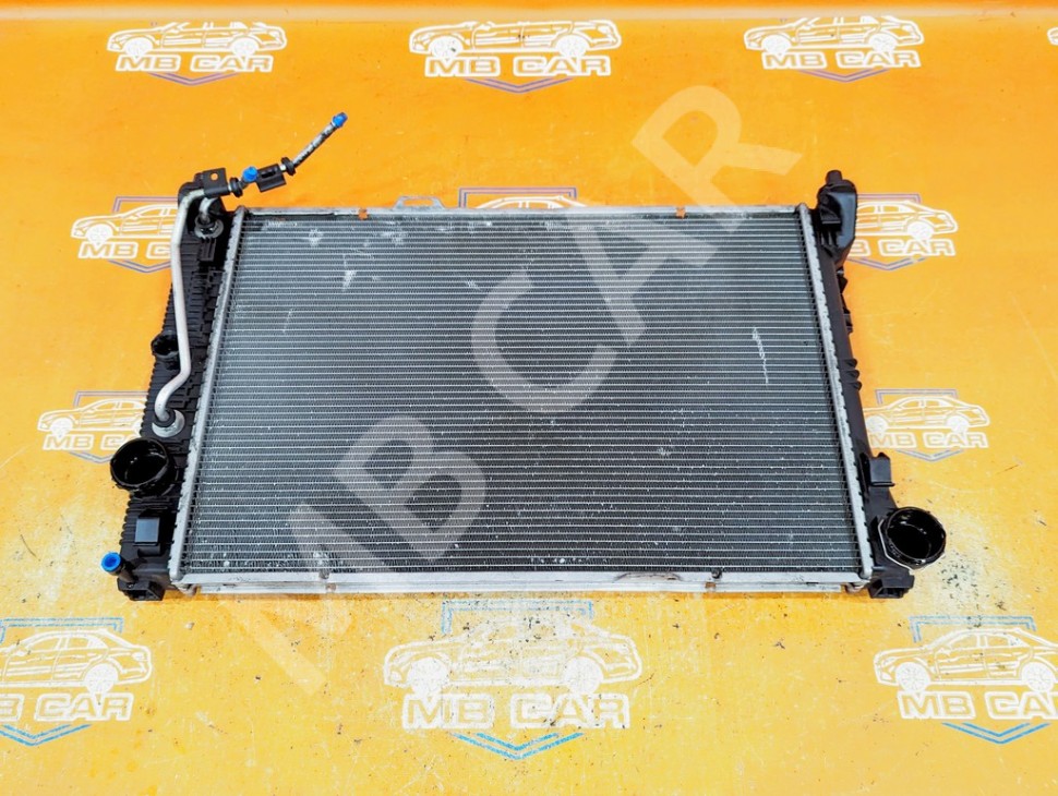 Радиатор MERCEDES-BENZ C-класс W204/S204 (2006 - 2011) фото 1 &mdash; Разборка Мерседес