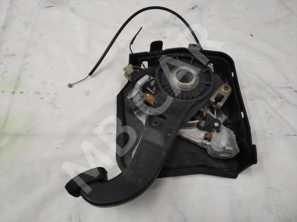 Педаль ручника MERCEDES-BENZ E-класс W211/S211 (2002 - 2006) фото 1 &mdash; Разборка Мерседес