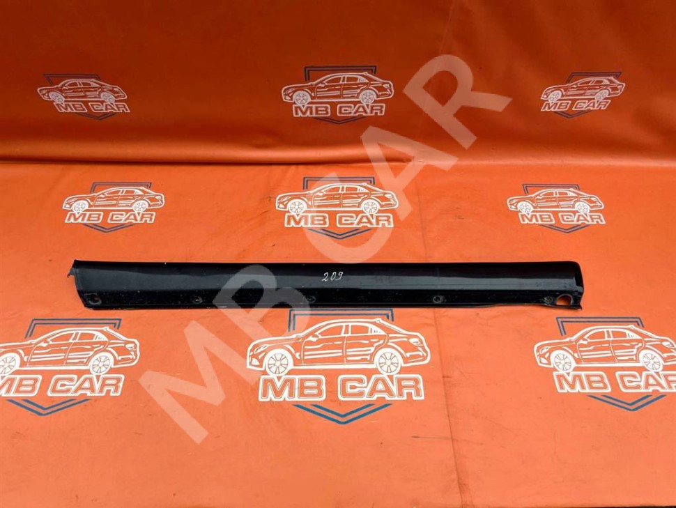 Порог пластиковый левый MERCEDES-BENZ M-класс W163 (1997 - 2001) фото 1 — Разборка Мерседес