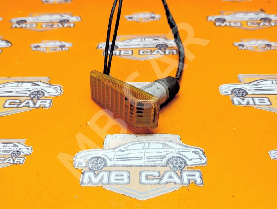 Поворотник левый MERCEDES-BENZ E-класс W124/S124/C124/A124 (1984 - 1997) фото 1 — Разборка Мерседес