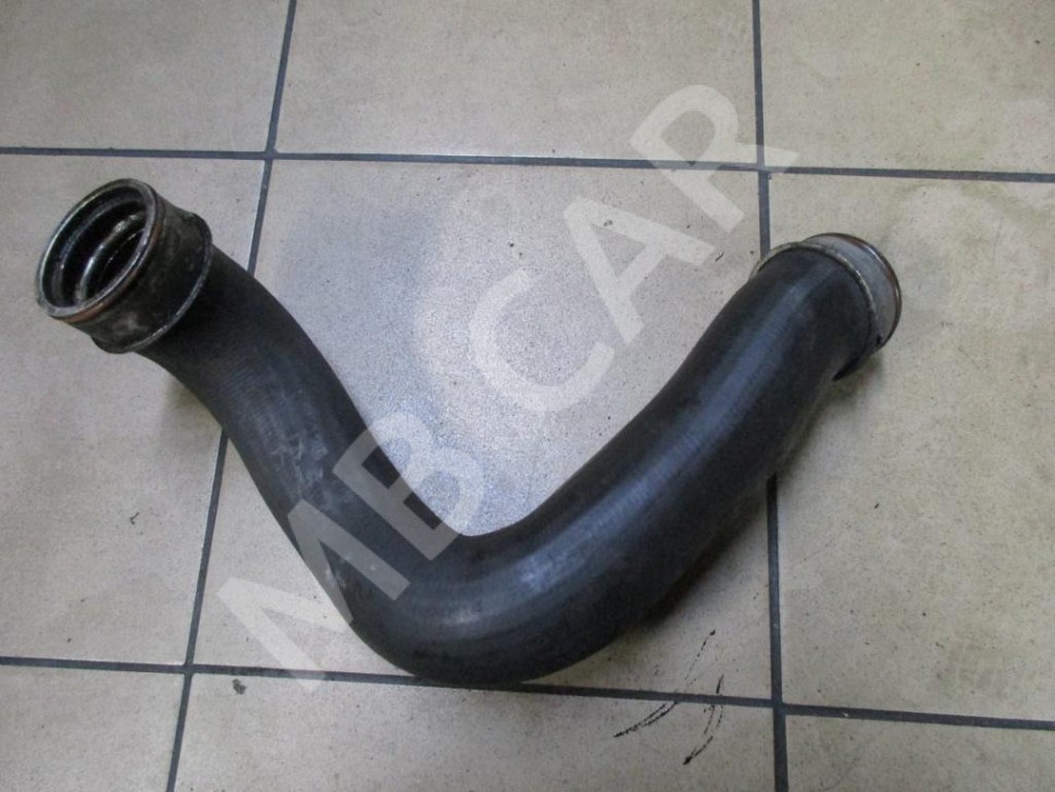 Патрубок интеркулера MERCEDES-BENZ E-класс W211/S211 (2002 - 2006) фото 1 — Разборка Мерседес