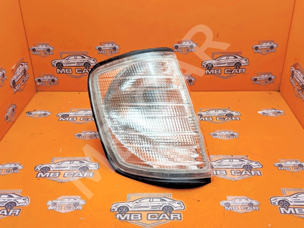 Поворотник правый MERCEDES-BENZ E-класс W124/S124/C124/A124 (1984 - 1997) фото 1 — Разборка Мерседес