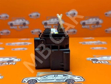 Блок клапанов пневмоподвески MERCEDES-BENZ S-класс W222/C217/A217 (2013 - 2017) — Разборка Мерседес