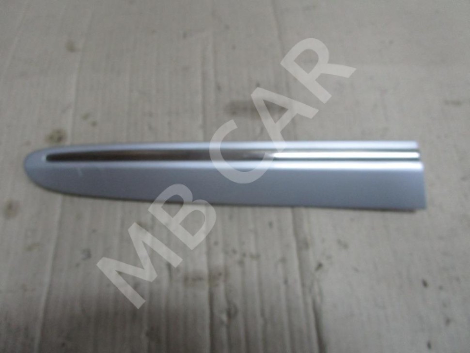 Молдинг крыла правый MERCEDES-BENZ CLK-класс C209/A209 (2002 - 2005) фото 1 — Разборка Мерседес