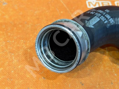 Патрубок интеркулера MERCEDES-BENZ C-класс W203/S203/CL203 (2000 - 2004) — Разборка Мерседес