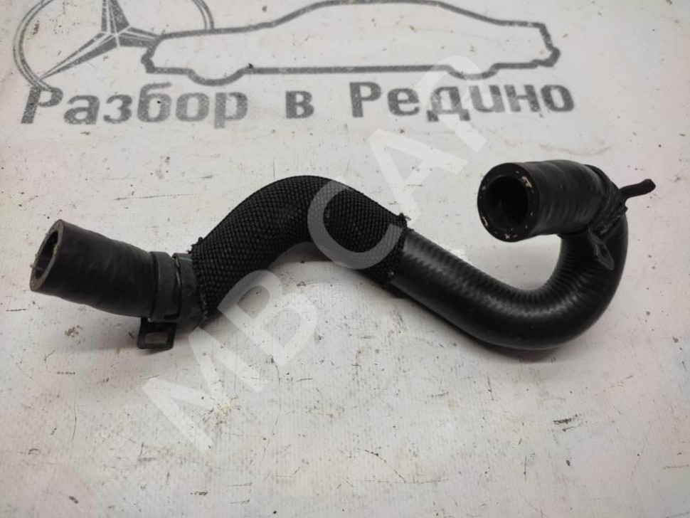 Патрубок ОЖ MERCEDES-BENZ CLA-класс C117/X117 (2013 - 2016) фото 1 — Разборка Мерседес