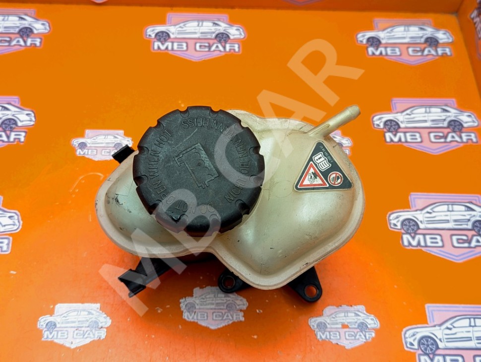 Бачок расширительный MERCEDES-BENZ A-класс AMG W176 (2013 - 2015) фото 1 &mdash; Разборка Мерседес