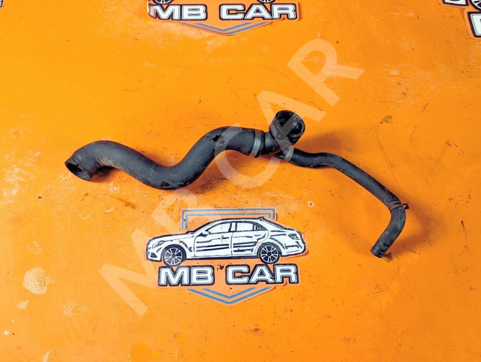 Патрубок радиатора MERCEDES-BENZ S-класс W220 (1998 - 2005) фото 1 &mdash; Разборка Мерседес