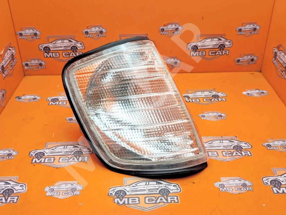 Поворотник правый MERCEDES-BENZ E-класс W124/S124/C124/A124 (1984 - 1997) фото 1 — Разборка Мерседес