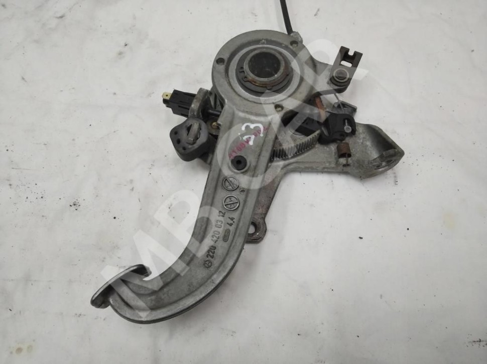 Педаль ручника MERCEDES-BENZ S-класс W220 (1998 - 2005) фото 1 — Разборка Мерседес