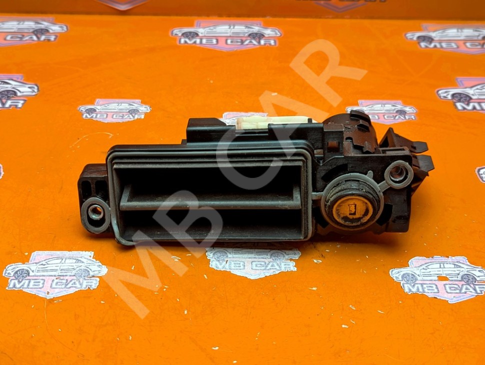 Ручка открытия багажника MERCEDES-BENZ C-класс W203/S203/CL203 (2000 - 2004) фото 1 &mdash; Разборка Мерседес