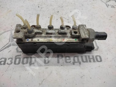 Блок клапанов пневмоподвески MERCEDES-BENZ S-класс W220 (1998 - 2005) — Разборка Мерседес