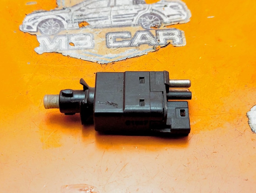 Выключатель стоп-сигнала MERCEDES-BENZ E-класс W124/S124/C124/A124 (1984 - 1997) фото 1 &mdash; Разборка Мерседес