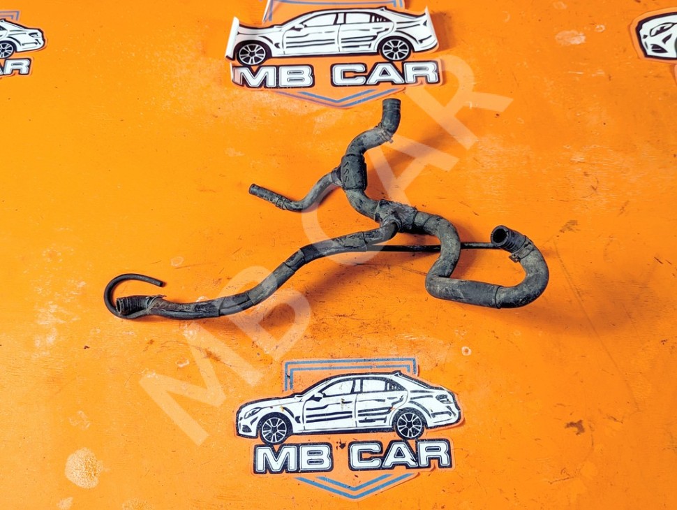 Патрубок ОЖ MERCEDES-BENZ S-класс W220 (1998 - 2005) фото 1 &mdash; Разборка Мерседес