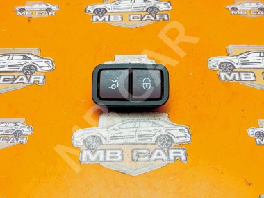 Кнопка закрытия багажника MERCEDES-BENZ C-класс W205/S205/C205/A205 (2014 - 2018) — Разборка Мерседес