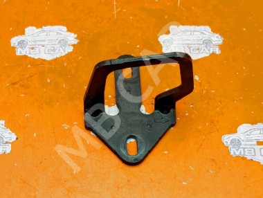 Ответная часть замка капота MERCEDES-BENZ CLA-класс AMG C117/X117 (2013 - 2016) &mdash; Разборка Мерседес